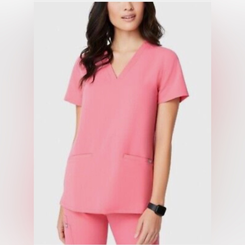 Figs XS set in neon pink
